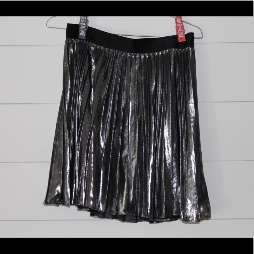 Silver pleated mini skirt